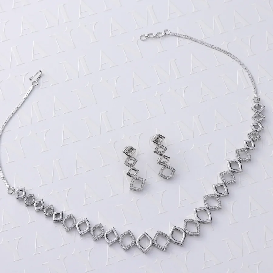 OVAL SHAPED DIAMOND RINGS NECK PIECE