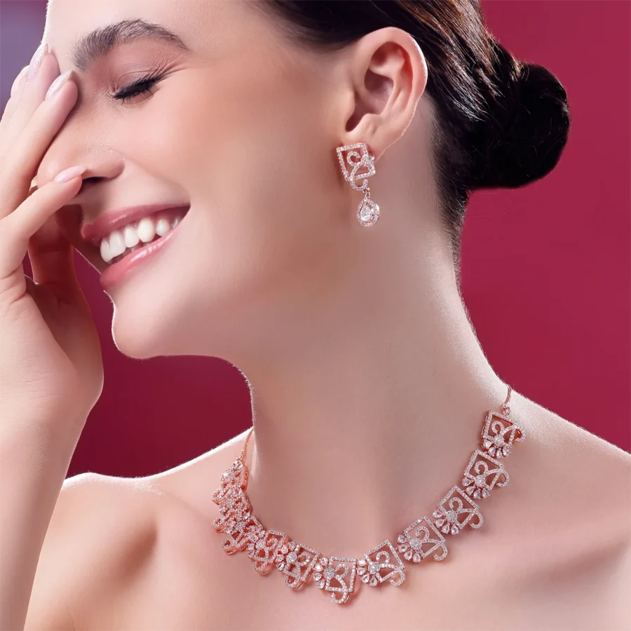 BEAUTIFUL SHORT NECKLACE FOR WOMEN