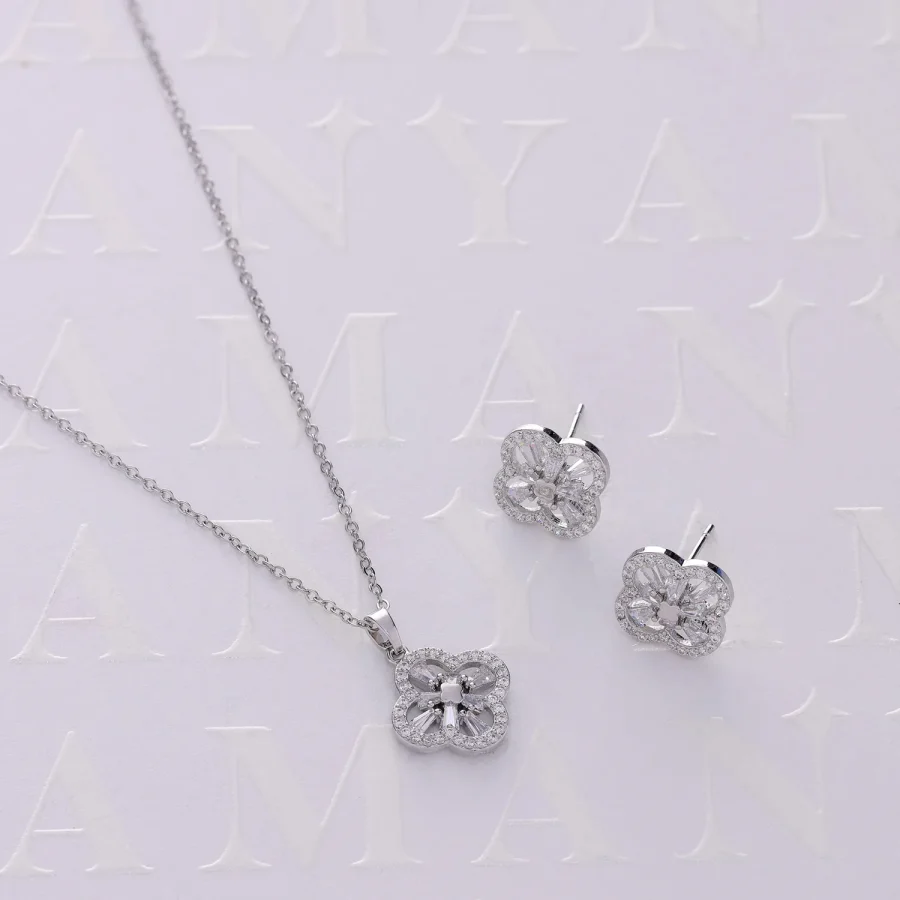 FOUR PETTLES PENDENTSET
